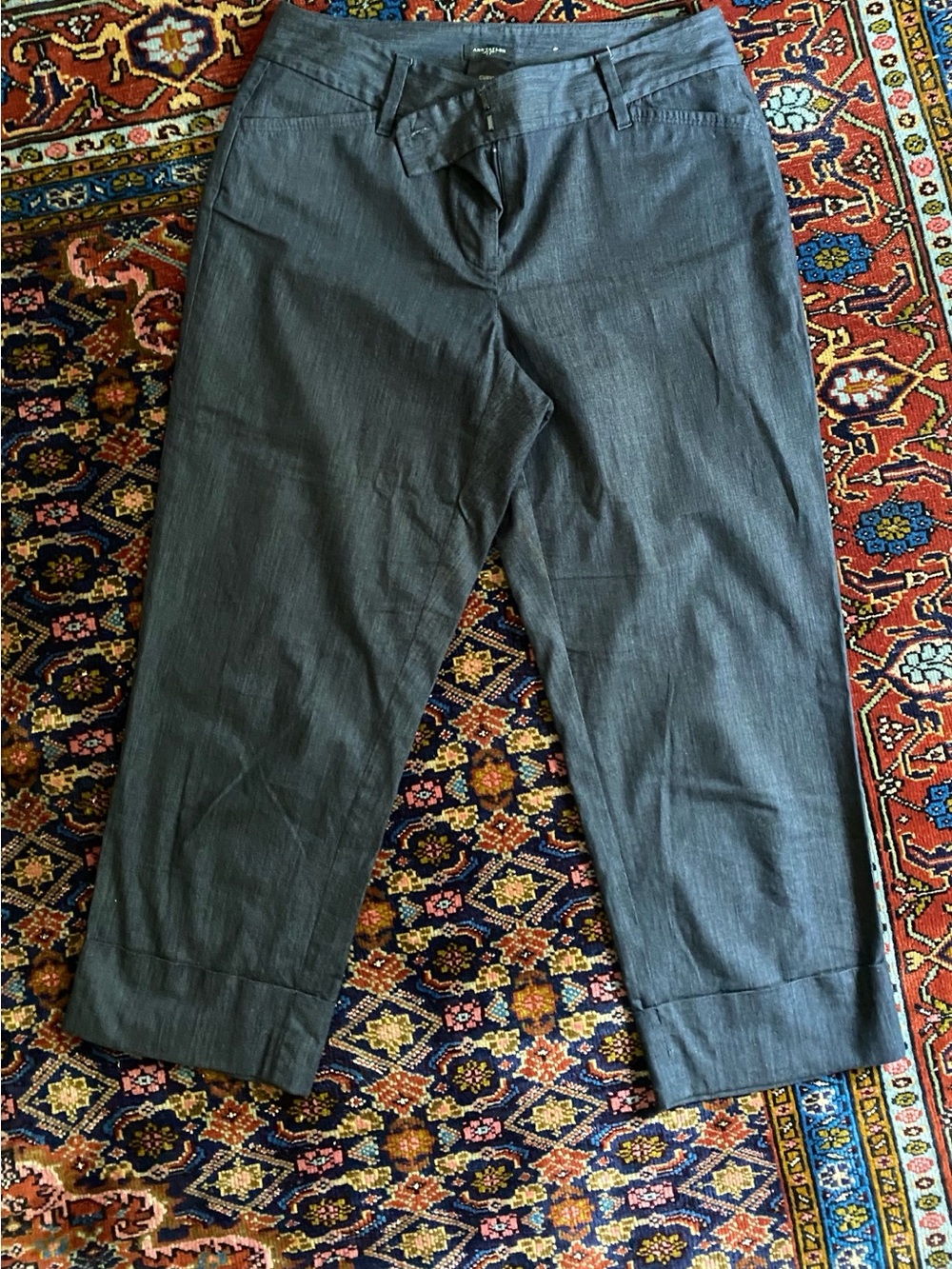 Ann Taylor Dark Slate Cropped Dress Pants

Size- 2 Curvy